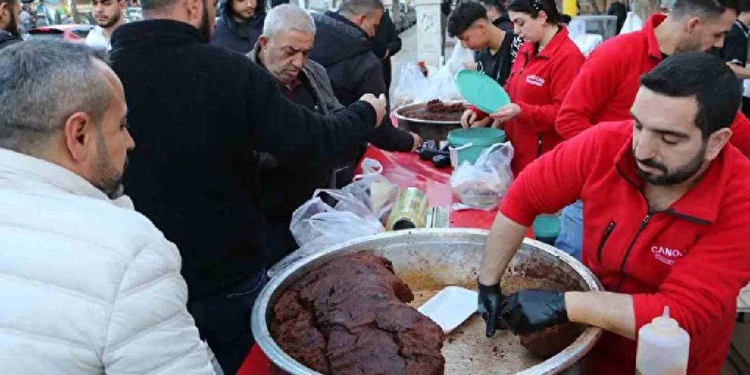Bir yöre Ramazan’ı onsuz geçirmiyor: Sokaklar tezgahlarla, tezgahlar müşteriyle coşuyor! 4